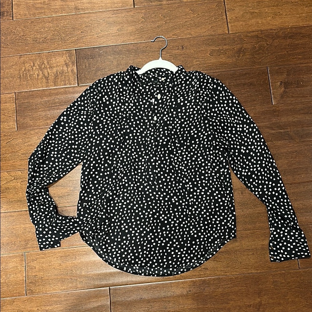 Ann Taylor Black and White Casual Button Down Shirt